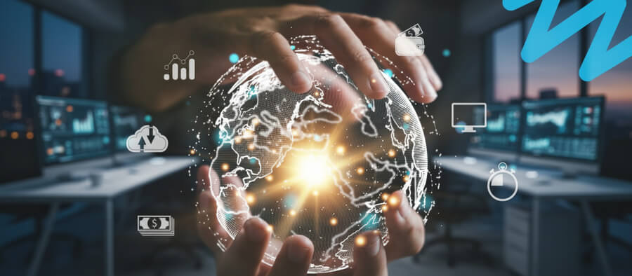 Manos sosteniendo globo digital luminoso con iconos financieros y tecnológicos alrededor.